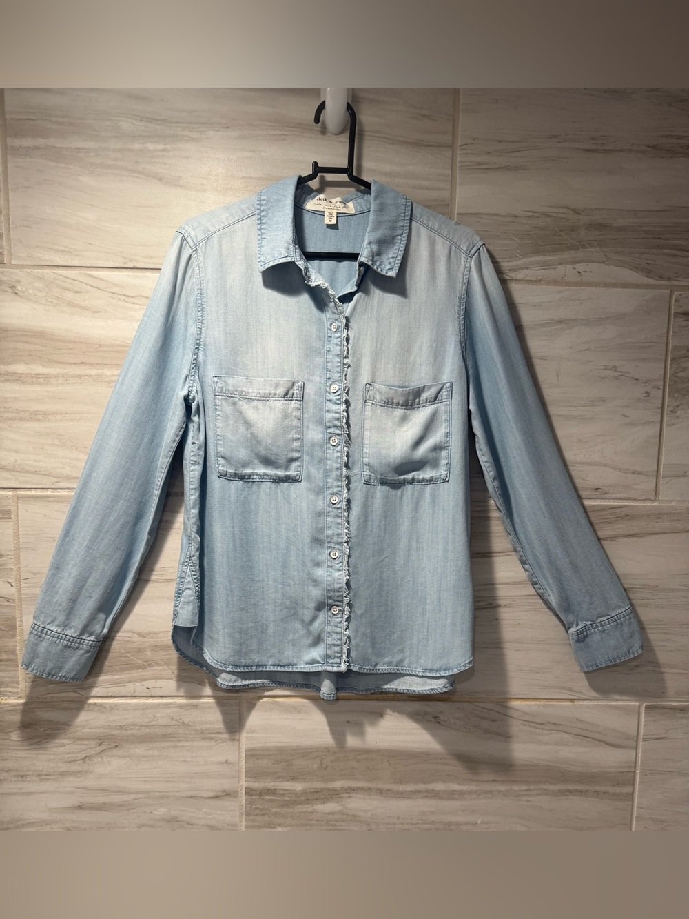 Cloth & Stone Light Wash Denim Button-Up Shirt Size Medium